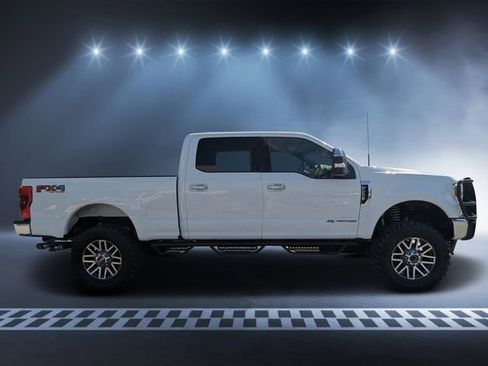 Used 2022 Ford F250 Lariat w/ Chrome Package image 2