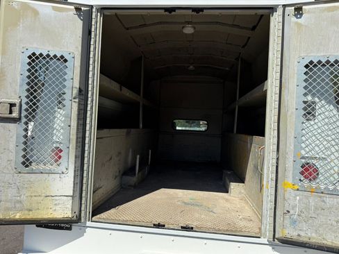 Used 2012 Ford F550 2WD Regular Cab Super Duty image 6