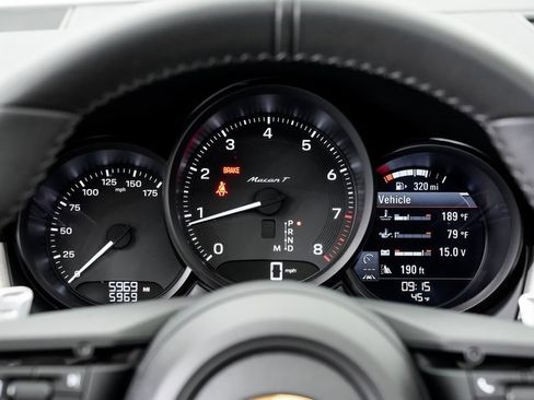 Certified 2023 Porsche Macan Turbo image 16