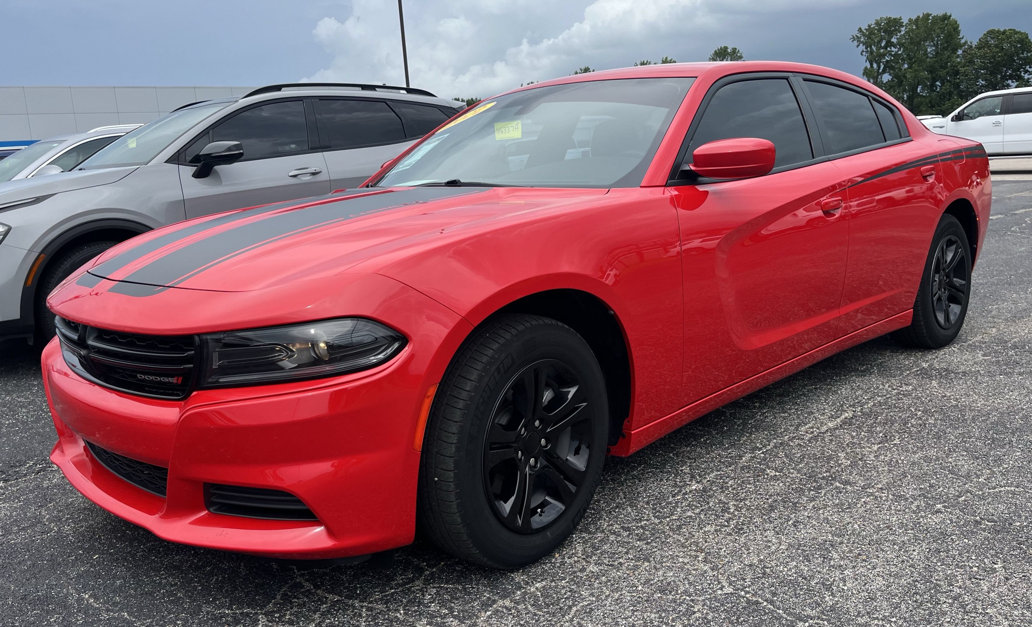Used 2022 Dodge Charger SXT RWD image 1