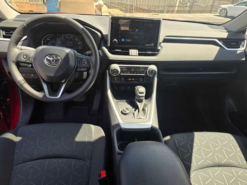 Used 2025 Toyota RAV4 XLE w/ Convenience Package image 21