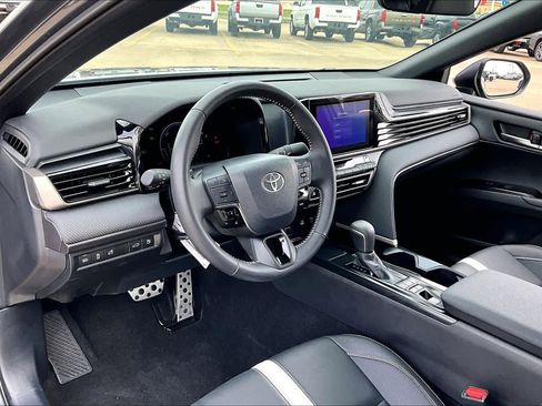 Used 2025 Toyota Camry SE w/ Convenience Package image 17
