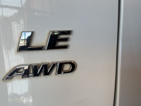 Used 2020 Toyota RAV4 LE AWD/4WD image 29
