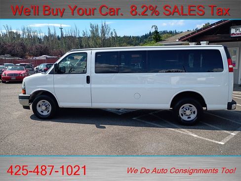 Used 2017 Chevrolet Express 3500 LT w/ LT Preferred Equipment Group RWD image 4