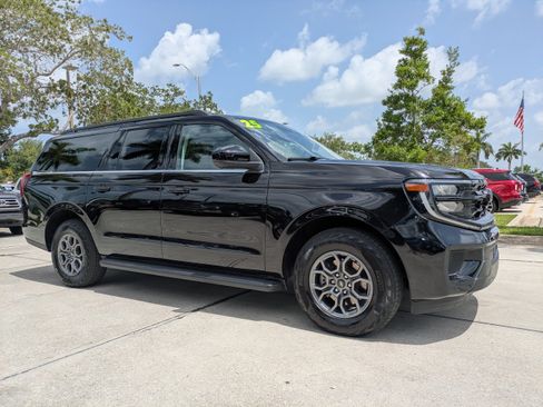 Used 2025 Ford Expedition Max Active AWD/4WD image 2