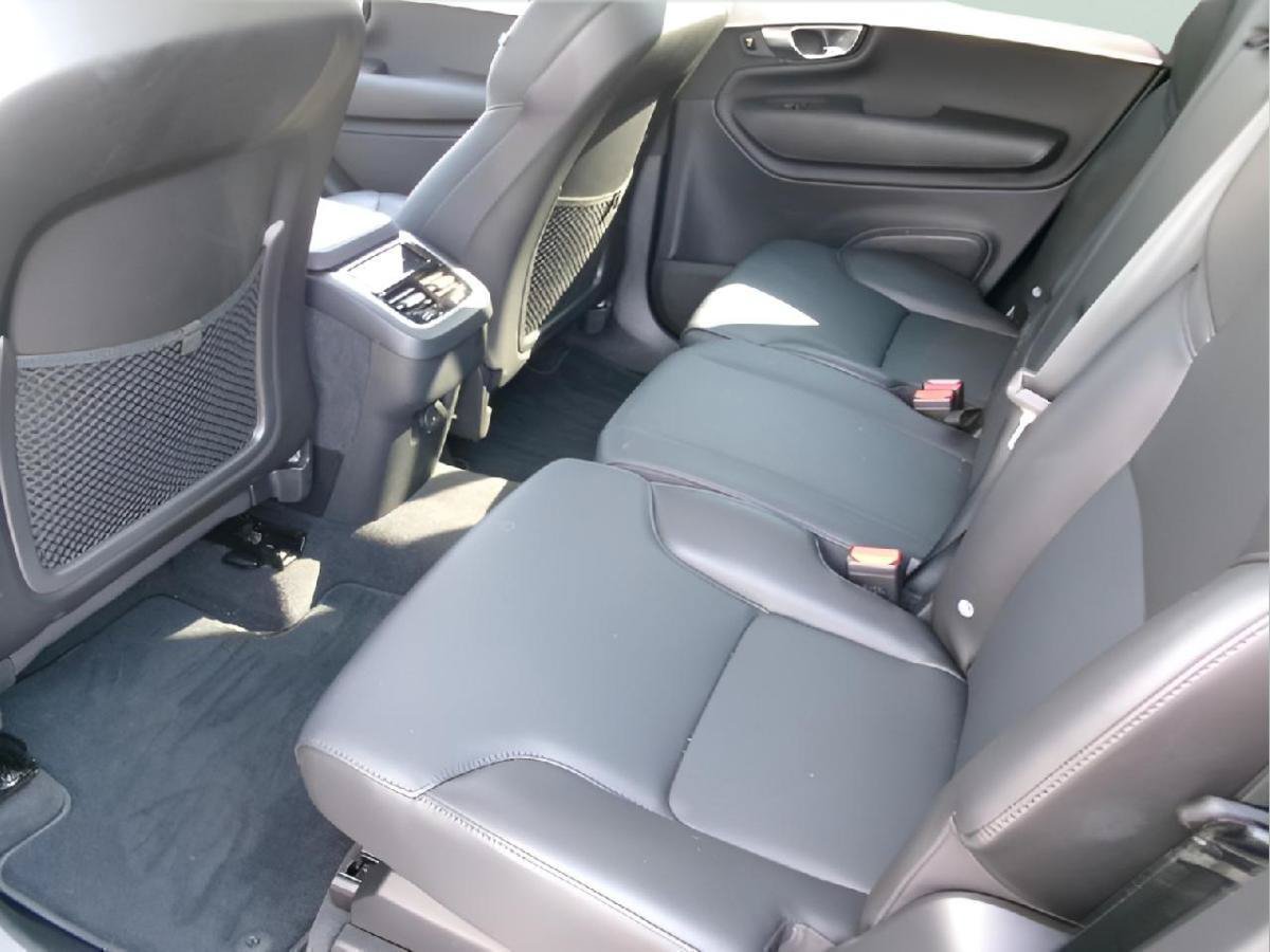 Used 2025 Volvo XC90 B5 Core AWD/4WD image 9