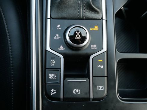 Certified 2025 Kia Sorento S image 32