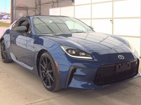 Used 2024 Toyota GR86 Premium RWD image 3