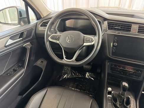 Used 2024 Volkswagen Tiguan SE w/ Panoramic Sunroof Package AWD/4WD image 28