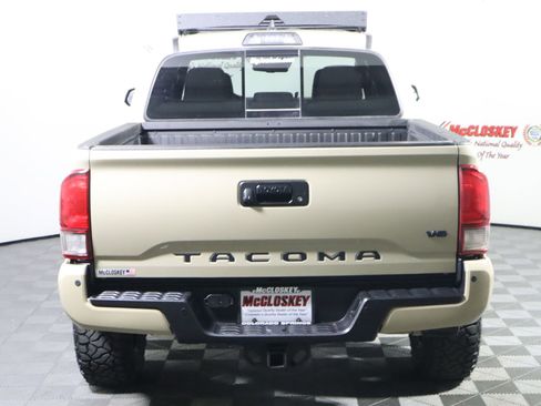Used 2019 Toyota Tacoma TRD Off-Road w/ Technology Package AWD/4WD image 7