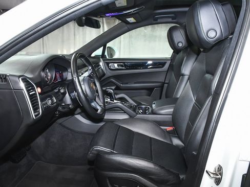 Used 2022 Porsche Cayenne Coupe image 48