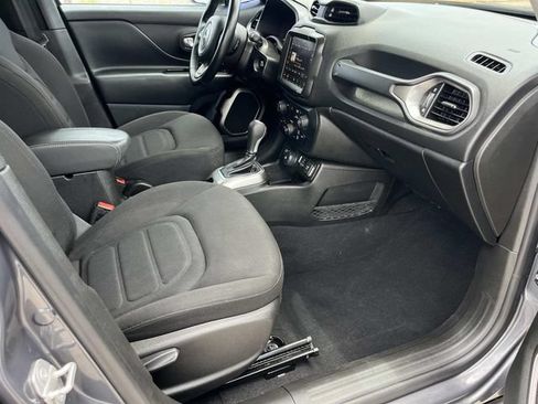 Certified 2022 Jeep Renegade Latitude w/ Convenience Group AWD/4WD image 26