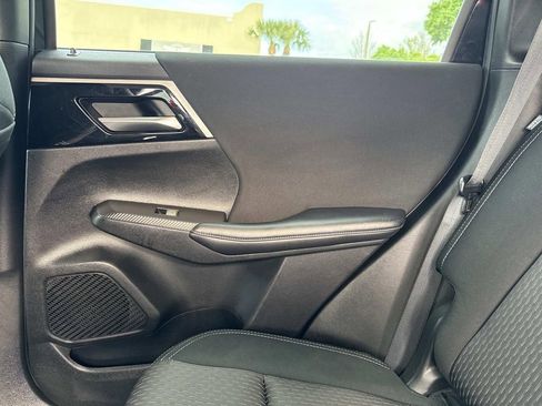 Used 2023 Mitsubishi Outlander ES FWD image 16