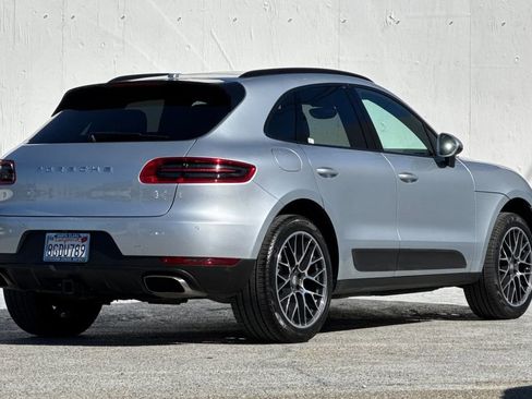 Used 2018 Porsche Macan AWD/4WD image 3