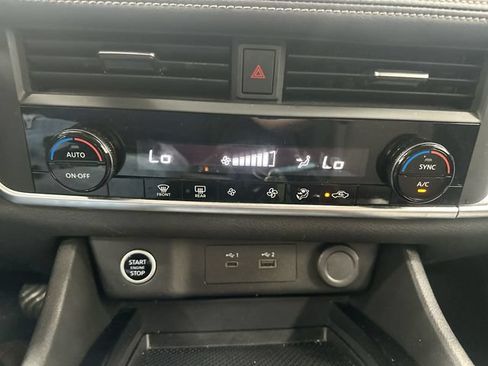 Used 2023 Nissan Rogue SV FWD image 17