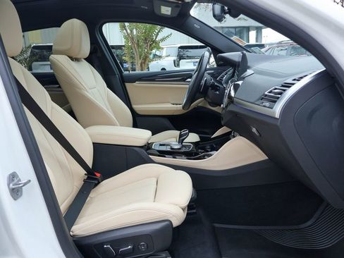 Used 2025 BMW X4 M40i w/ Premium Package image 9