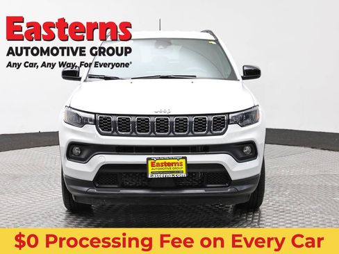 Used 2024 Jeep Compass Latitude AWD/4WD image 2