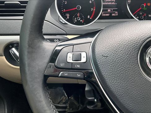 Used 2017 Volkswagen Jetta SE FWD image 24