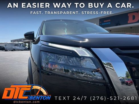Used 2025 Nissan Pathfinder SL AWD/4WD image 17