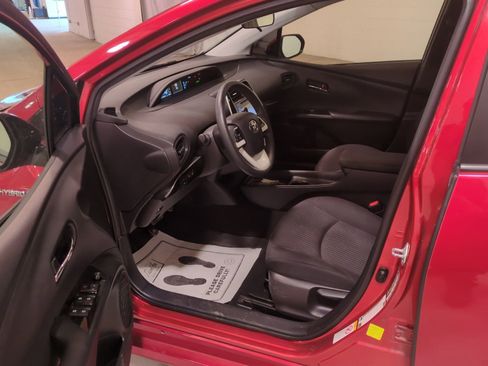 Used 2018 Toyota Prius Two w/ Prius Two Safety Plus Package FWD image 16