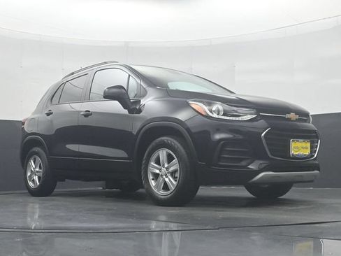 Used 2022 Chevrolet Trax LT w/ LT Convenience Package AWD/4WD image 27