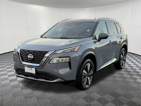 Used 2023 Nissan Rogue SL w/ SL Premium Package image 3