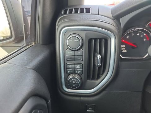 Used 2022 Chevrolet Silverado 1500 RST image 11