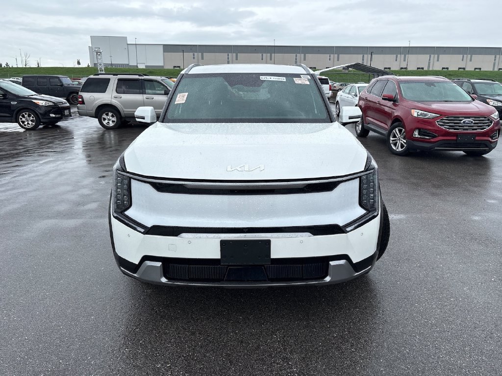Used 2024 Kia EV9 Land w/ Towing Package AWD/4WD image 3
