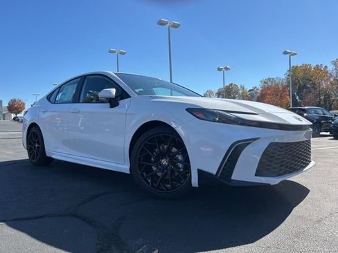 New 2026 Toyota Camry SE FWD image 3