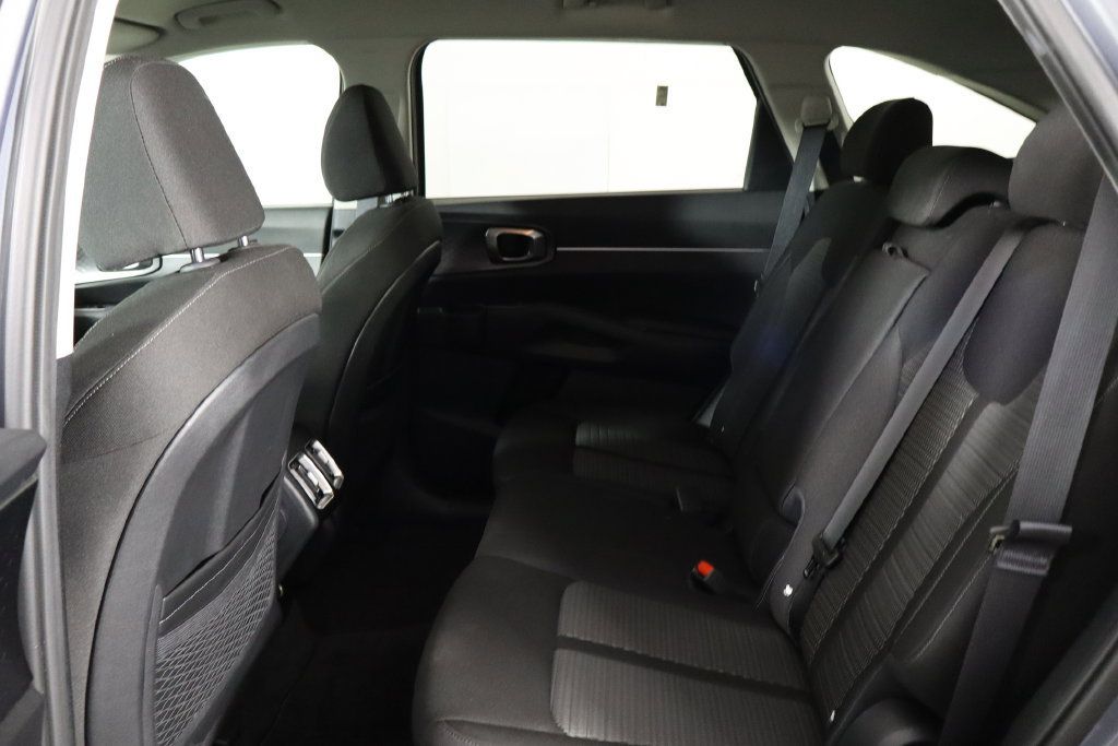 Used 2024 Kia Sorento LX FWD image 16
