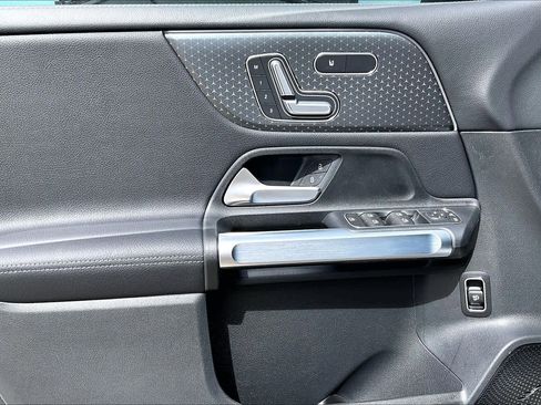 New 2026 Mercedes-Benz GLB 250 image 15