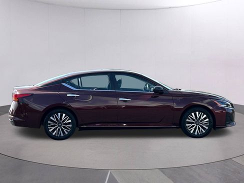 Used 2025 Nissan Altima 2.5 SV FWD image 5