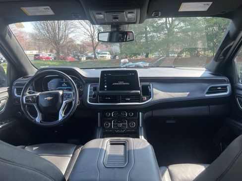 Used 2022 Chevrolet Suburban LT image 10