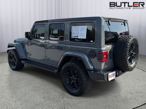 Used 2021 Jeep Wrangler Unlimited Sahara AWD/4WD image 4