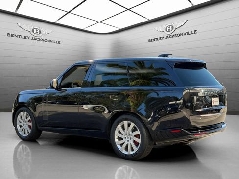 Used 2024 Land Rover Range Rover SE image 12