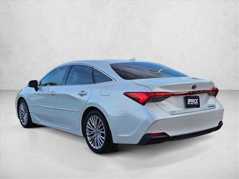Used 2019 Toyota Avalon Limited image 8