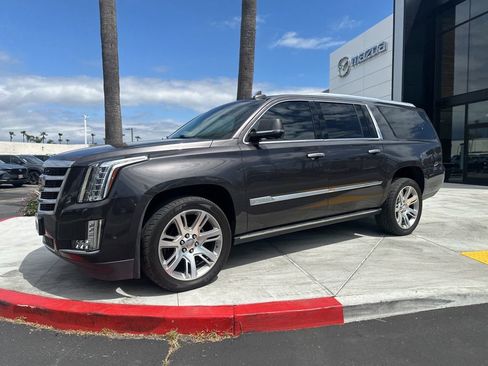 Used 2018 Cadillac Escalade ESV Premium Luxury image 5
