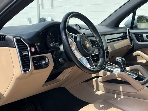 Used 2020 Porsche Cayenne AWD/4WD image 13