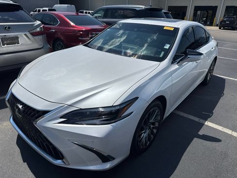 Used 2024 Lexus ES 300h Ultra Luxury w/ Accessory Package (Z2) FWD image 3