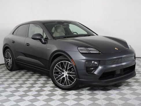 Certified 2025 Porsche Macan Electric image 9