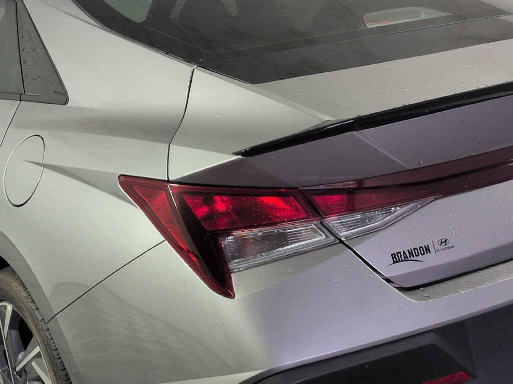 Used 2025 Hyundai Elantra Sport FWD image 8