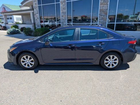 Used 2021 Toyota Corolla LE FWD image 2