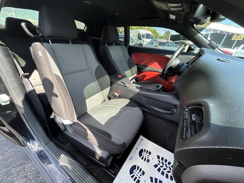 Used 2015 Dodge Challenger SXT w/ Driver Convenience Group image 15
