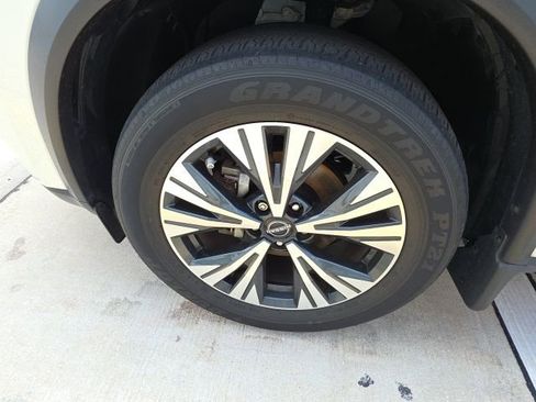 Used 2023 Nissan Rogue SV FWD image 10