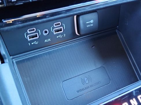 New 2025 Jeep Grand Cherokee Altitude AWD/4WD image 21