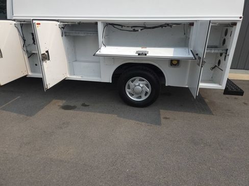 Used 2015 Ford E-350 and Econoline 350 Super Duty RWD image 4
