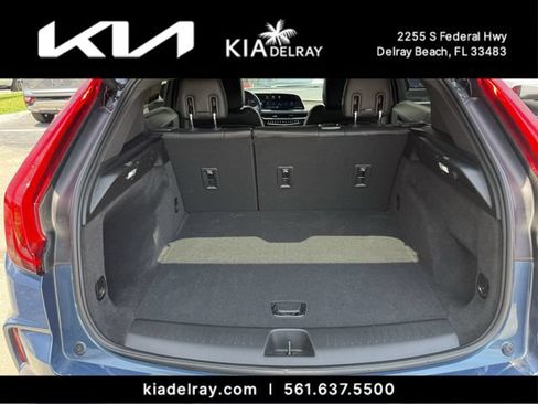 Used 2024 Cadillac XT4 Luxury w/ Cold Weather Package FWD image 8