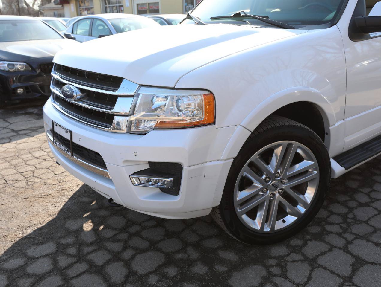 Used 2016 Ford Expedition Limited AWD/4WD image 2