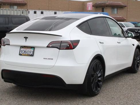 Used 2023 Tesla Model Y Performance AWD/4WD image 5