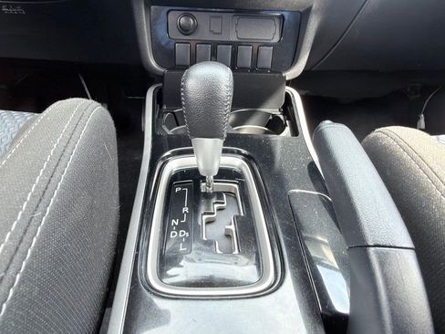 Used 2017 Mitsubishi Outlander ES AWD/4WD image 4